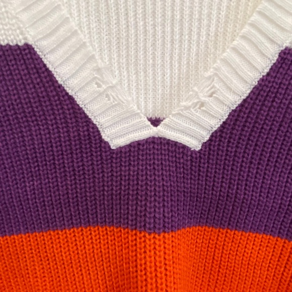 *Boutique Clearance* POL Colorblock Distressed Deep V Neck Sweater - Picture 8 of 8